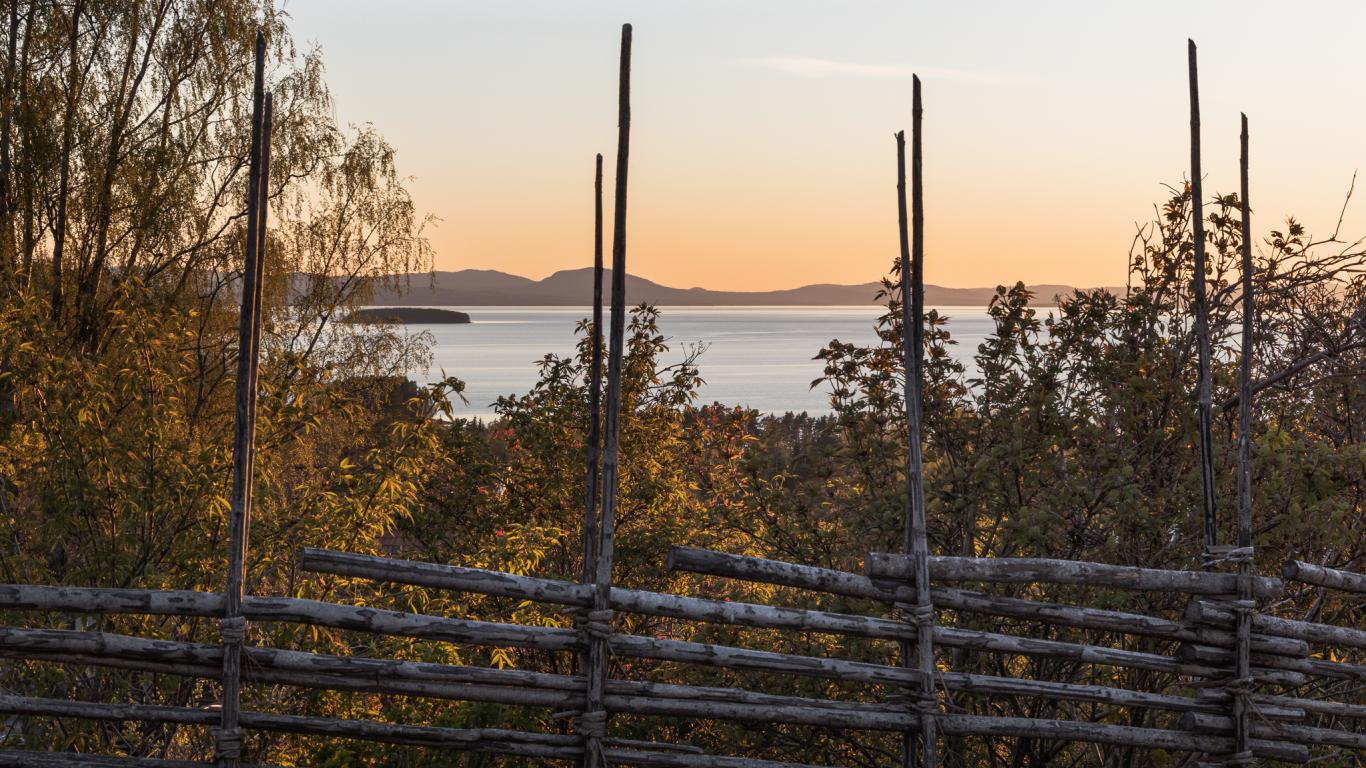 Vy från Tällberg över Siljan under hösten.